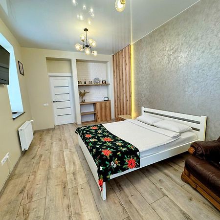 LUX apartment&центр,ЖК Театральный, просторная Рівне Екстер'єр фото