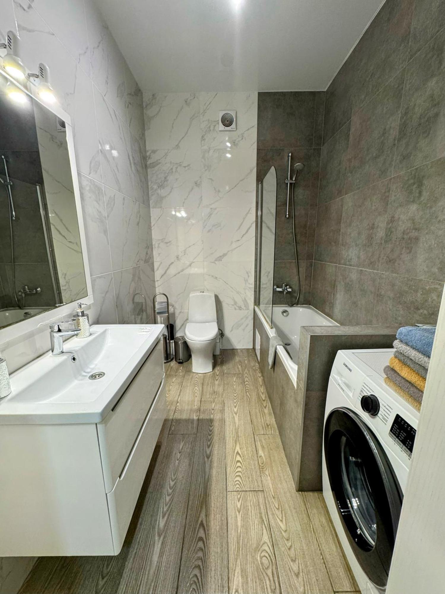 LUX apartment&центр,ЖК Театральный, просторная Рівне Екстер'єр фото